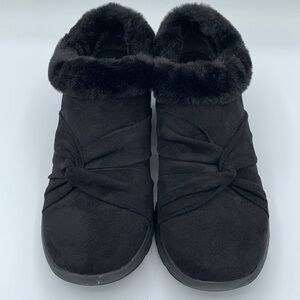 B Zees Black Faux fur top shoes, Sz 8.5, stretch fit, very good condition